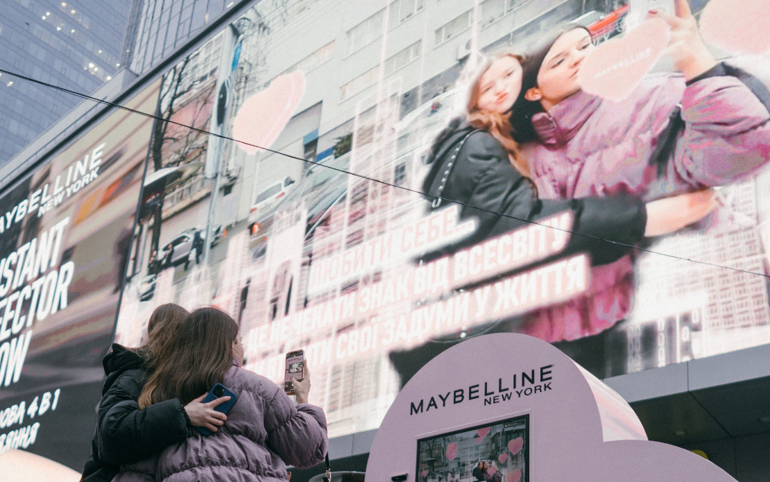 4,000 m² AR Billboard for Maybellin